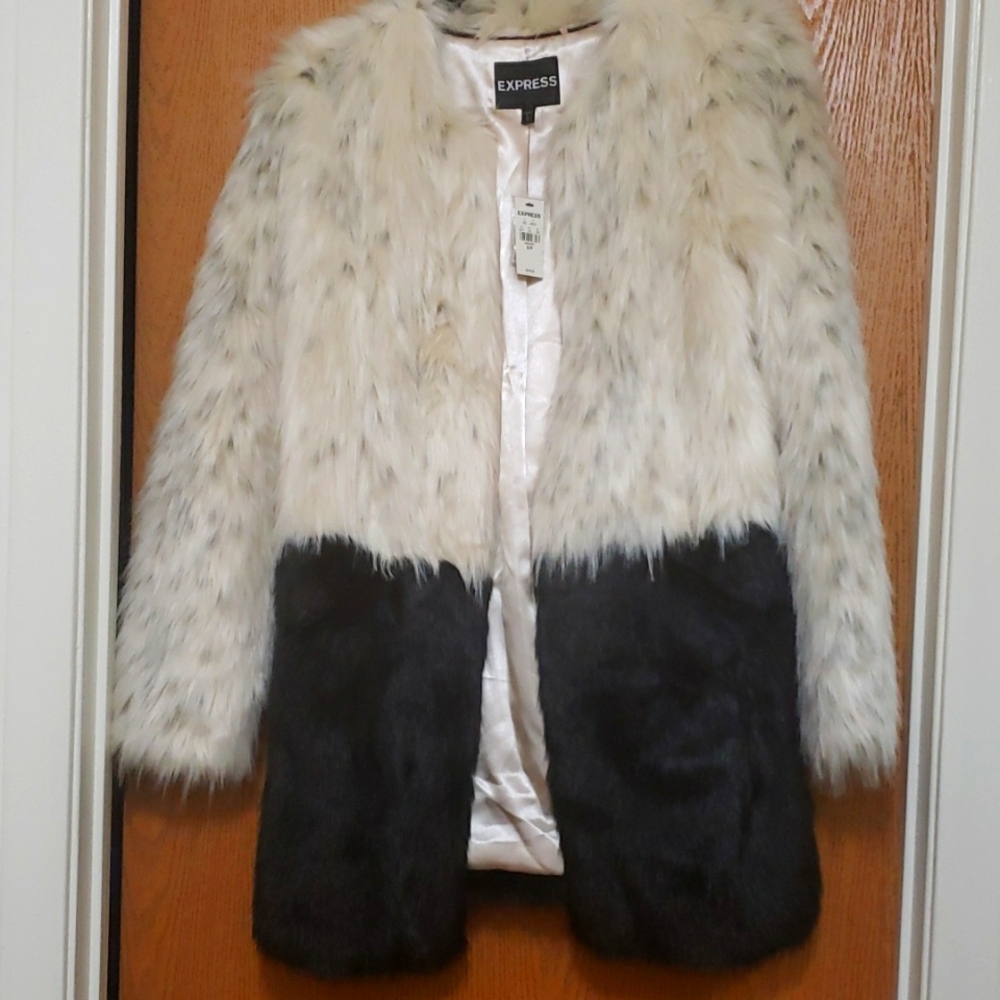 EXPRESS Two Toned Faux Fur Jacket